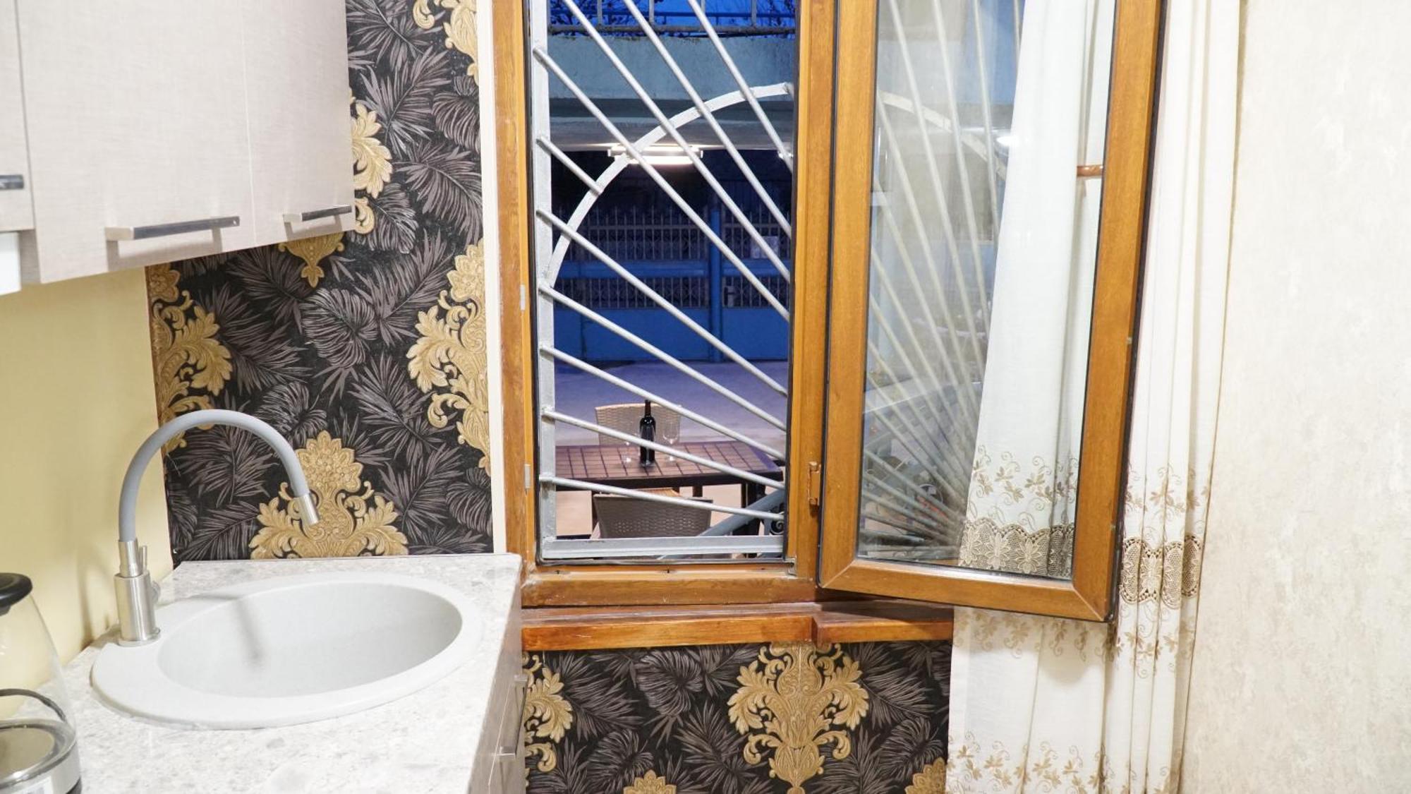 Babel Apartments Кутаиси Экстерьер фото